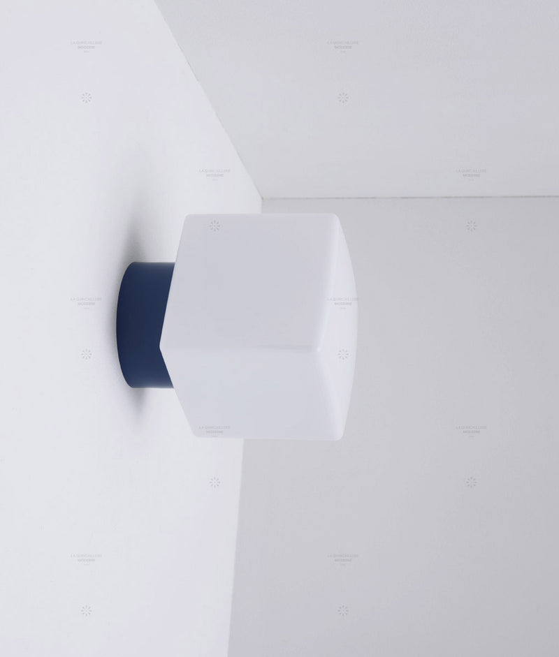 La Quincaillerie moderne - Applique / plafonnier "Bauhaus", bleu de prusse opaline blanche