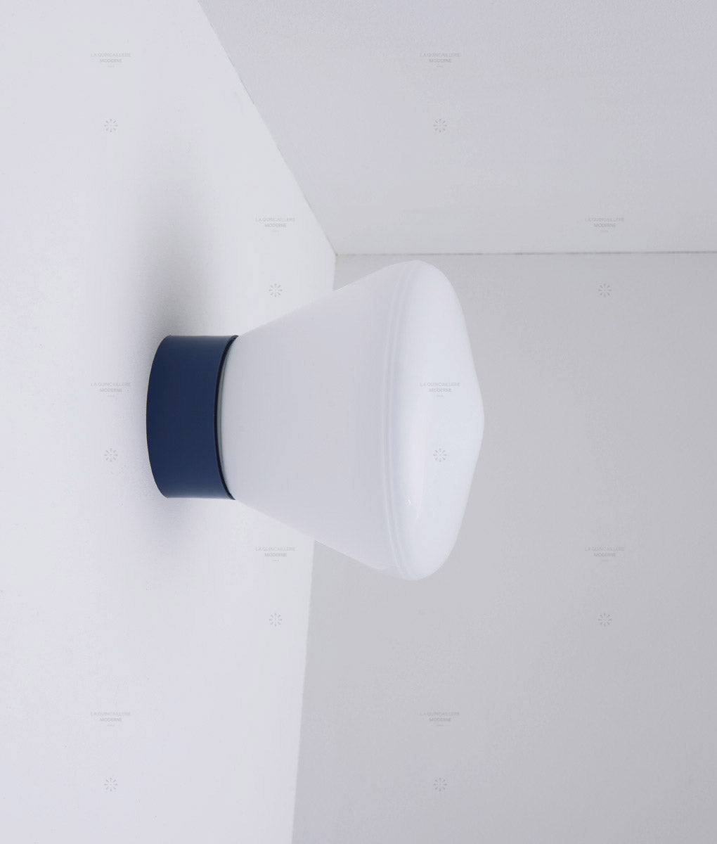 La Quincaillerie moderne - Applique / plafonnier "Bauhaus", bleu de prusse opaline blanche