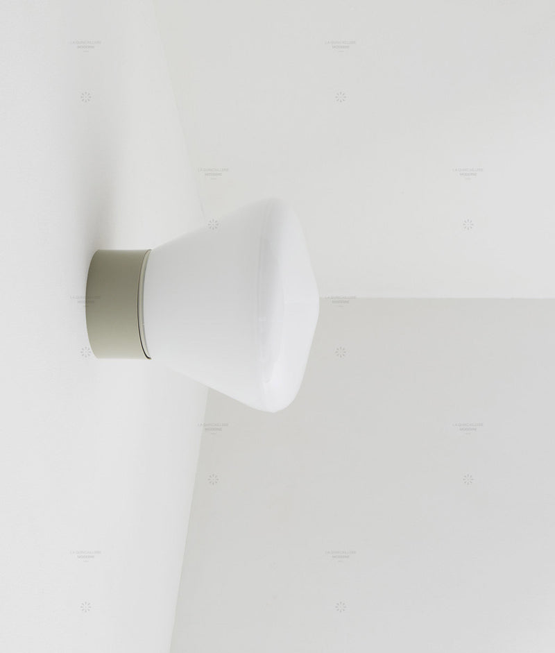 La Quincaillerie moderne - Applique / plafonnier "Bauhaus", gris perle opaline blanche
