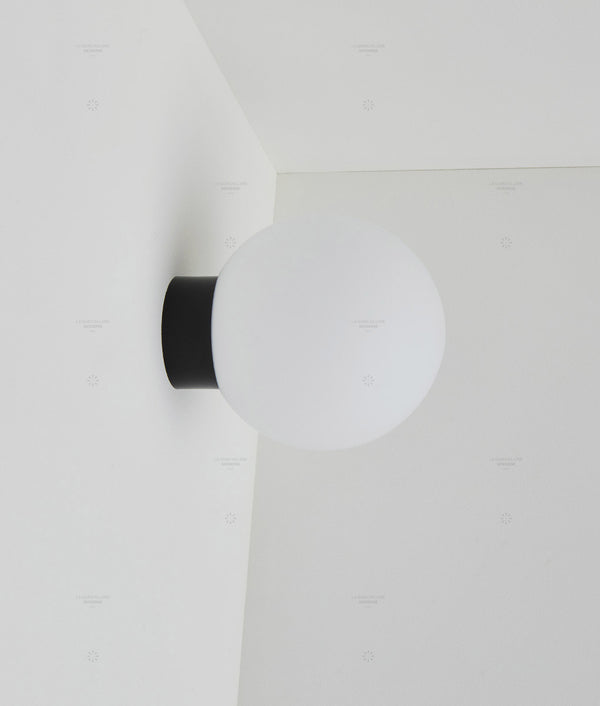 La Quincaillerie moderne - Applique / plafonnier "Bauhaus", noir opaline blanche