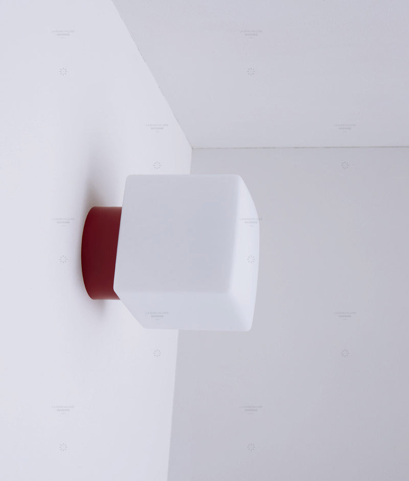 La Quincaillerie moderne - Applique / plafonnier "Bauhaus", rouge coquelicot opaline blanche