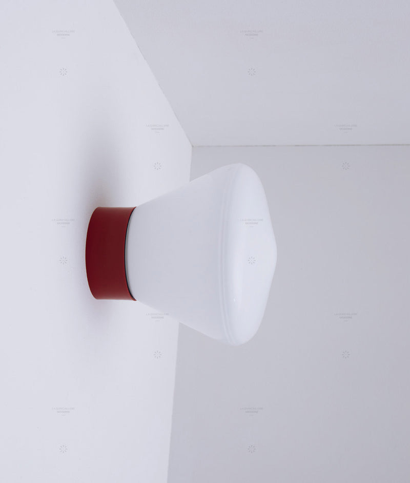 La Quincaillerie moderne - Applique / plafonnier "Bauhaus", rouge coquelicot opaline blanche
