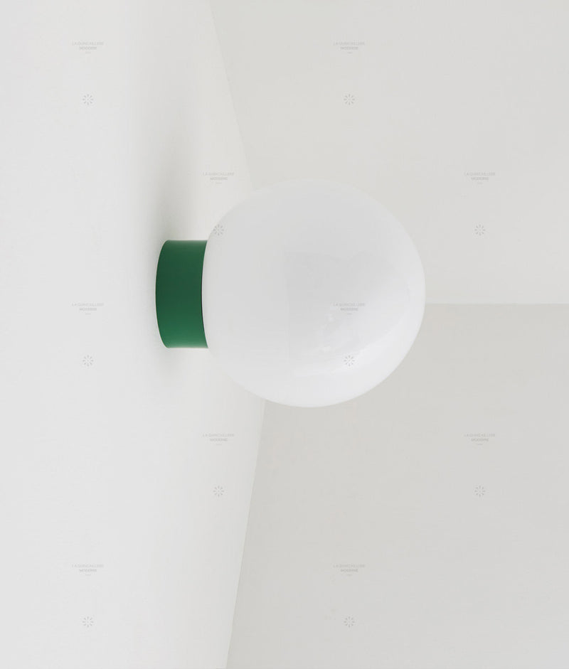 Applique "Bauhaus" vert prairie, verrerie boule, grand modèle