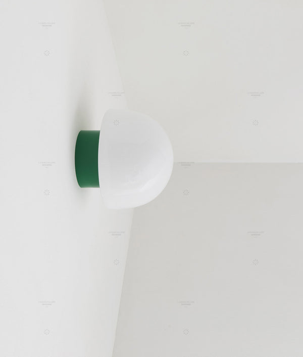La Quincaillerie moderne - Applique / plafonnier "Bauhaus", vert prairie opaline blanche