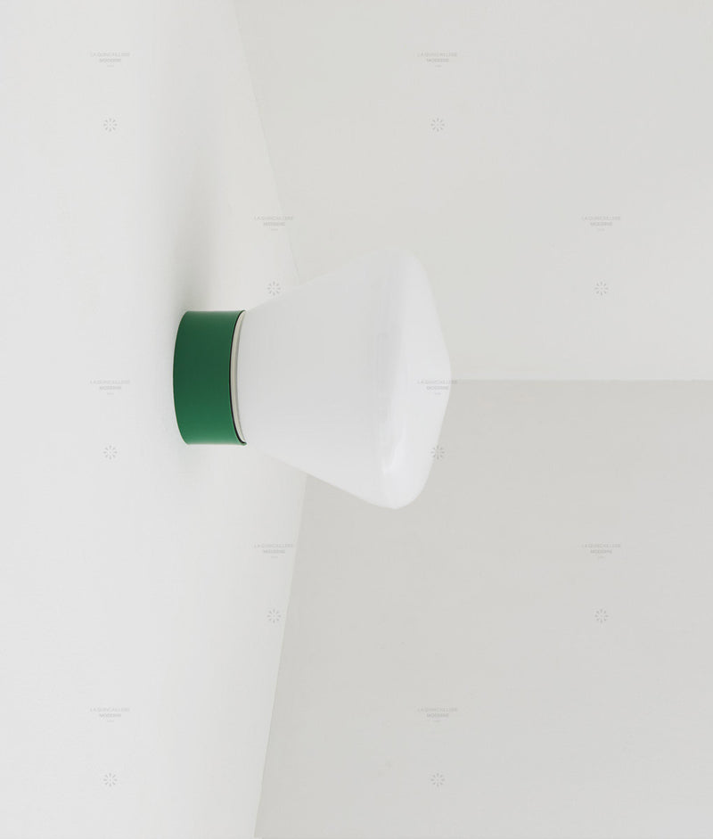 La Quincaillerie moderne - Applique / plafonnier "Bauhaus", vert prairie opaline blanche