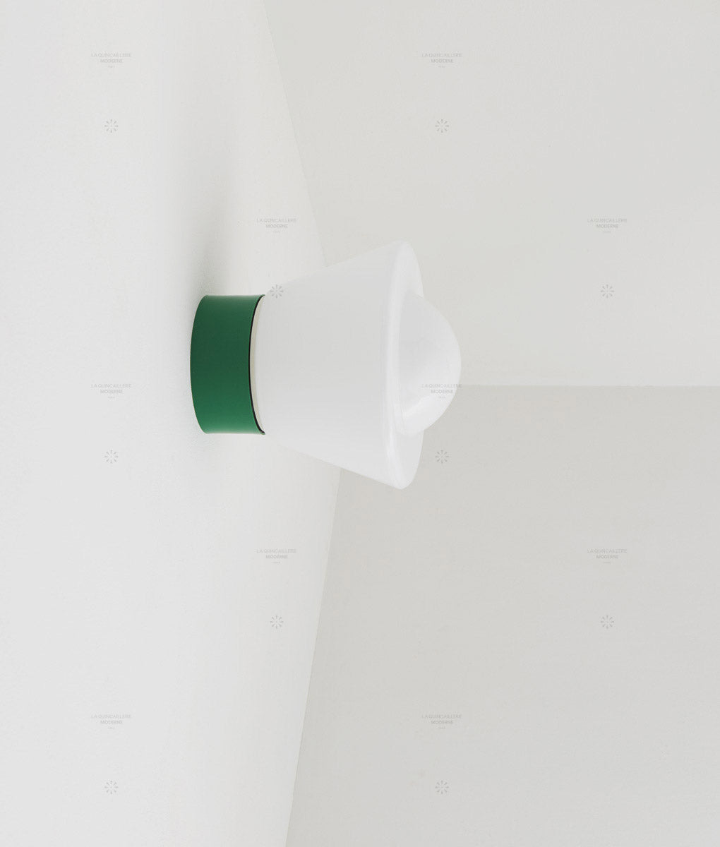 La Quincaillerie moderne - Applique / plafonnier "Bauhaus", vert prairie opaline blanche