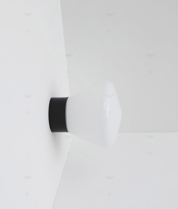 Applique "Bauhaus" droite, verrerie opaline pointe 