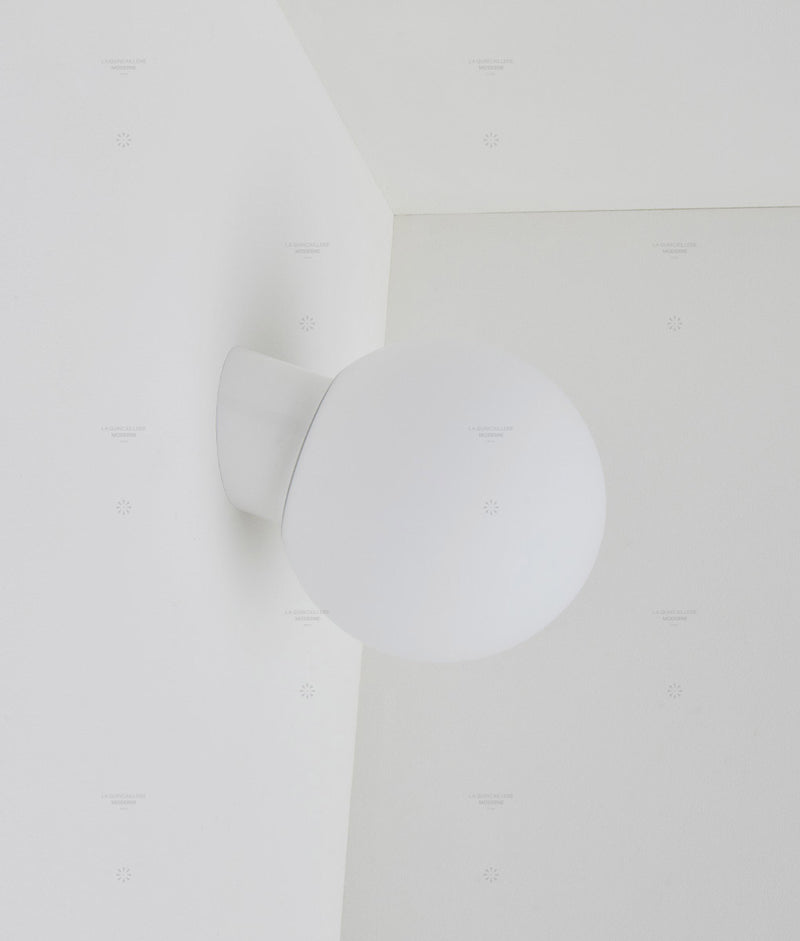 La Quincaillerie moderne - Applique / plafonnier "Bauhaus", blanc opaline blanche