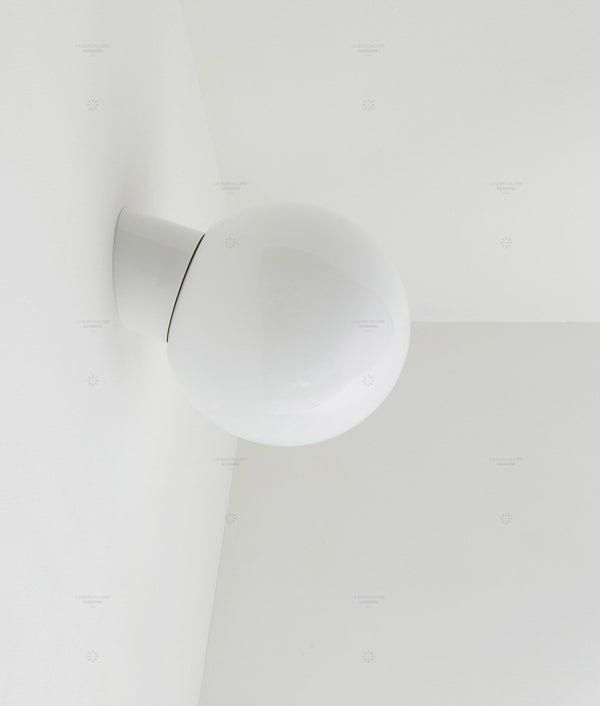Applique inclinée "Bauhaus" noire, verrerie boule, grand modèle