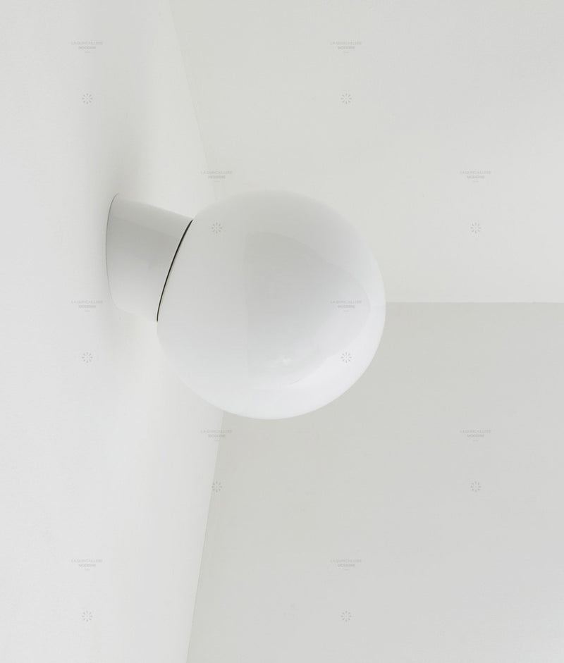 Applique inclinée "Bauhaus" noire, verrerie boule, grand modèle