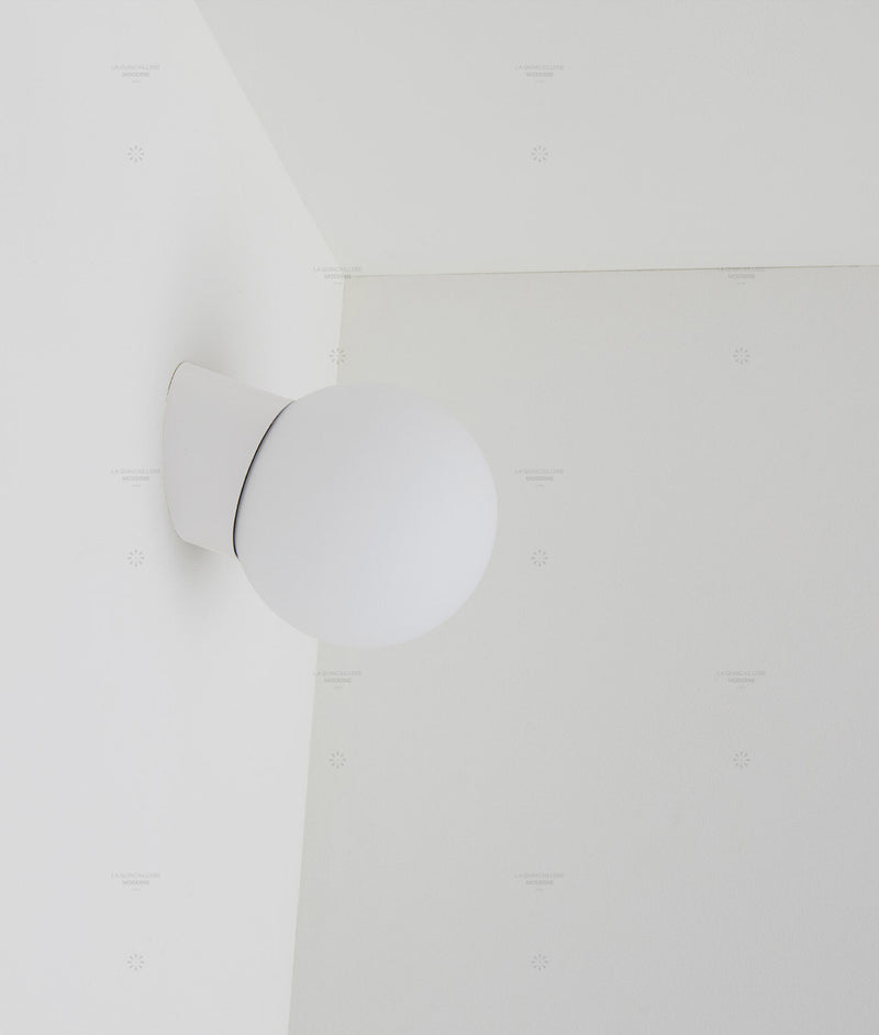 La Quincaillerie moderne - Applique / plafonnier "Bauhaus", blanc opaline blanche