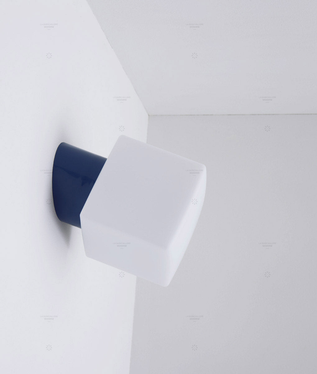 La Quincaillerie moderne - Applique / plafonnier "Bauhaus", bleu de prusse opaline blanche