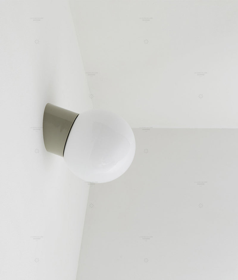 La Quincaillerie moderne - Applique / plafonnier "Bauhaus", gris perle opaline blanche
