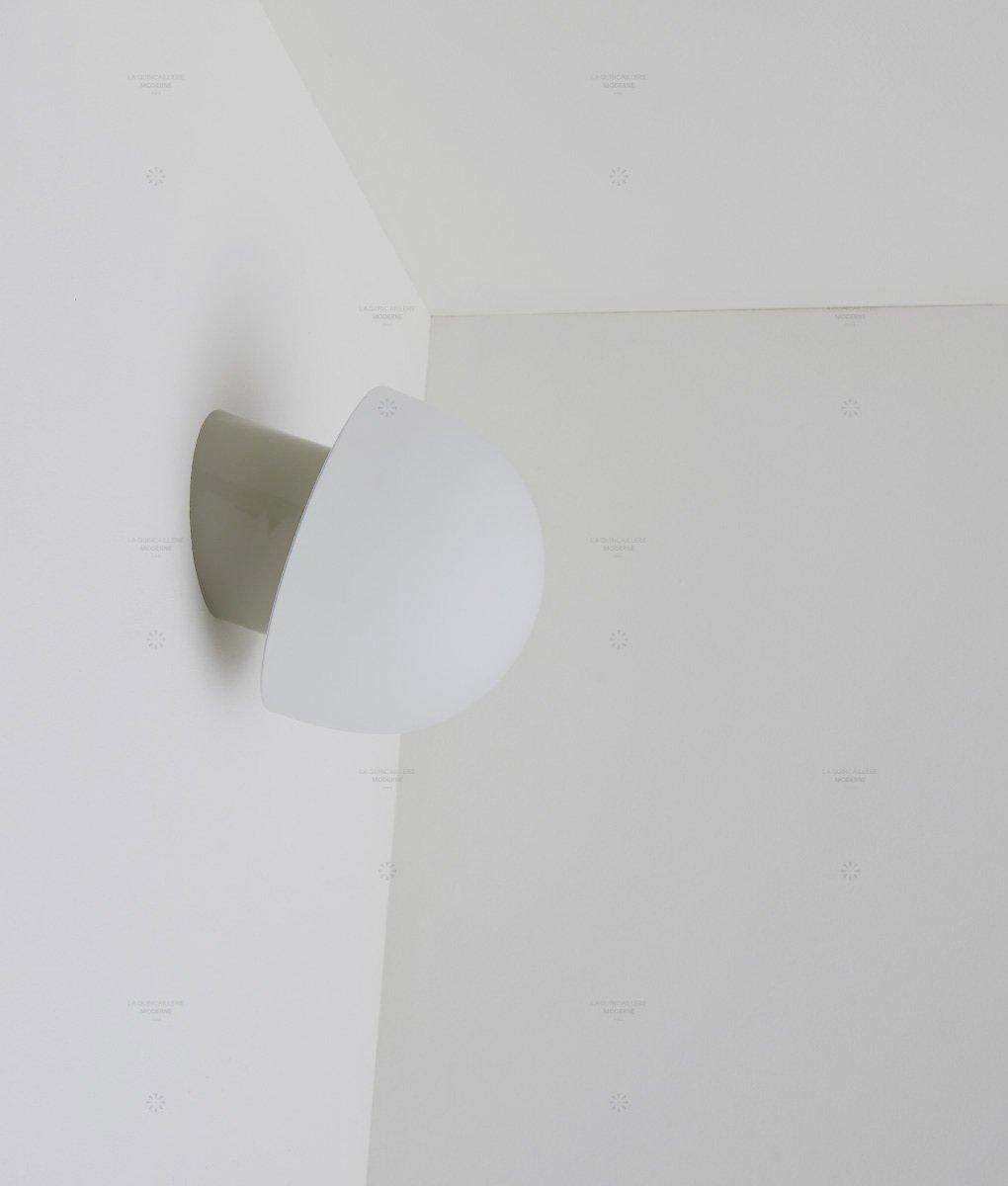 La Quincaillerie moderne - Applique / plafonnier "Bauhaus", gris perle opaline blanche