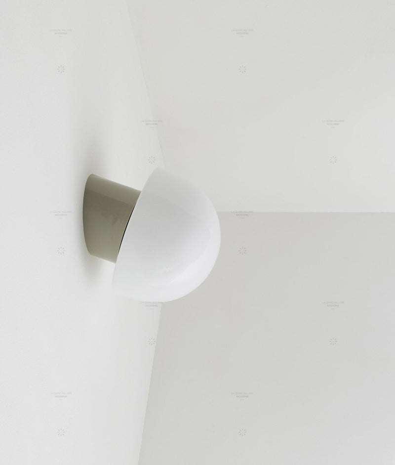 La Quincaillerie moderne - Applique / plafonnier "Bauhaus", gris perle opaline blanche