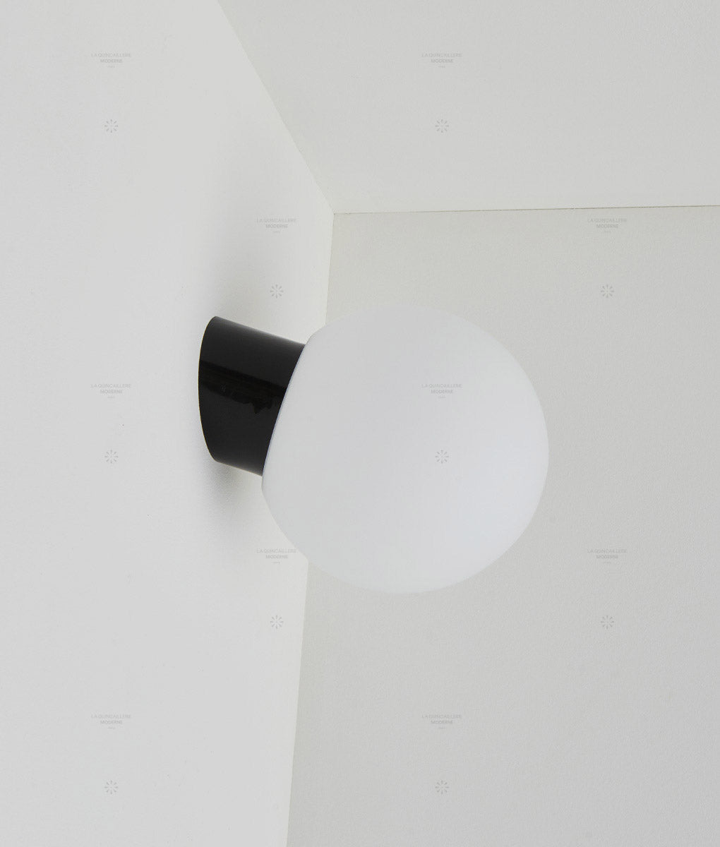 La Quincaillerie moderne - Applique / plafonnier "Bauhaus", noir opaline blanche mate