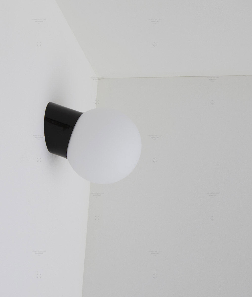 La Quincaillerie moderne - Applique / plafonnier "Bauhaus", noir opaline blanche