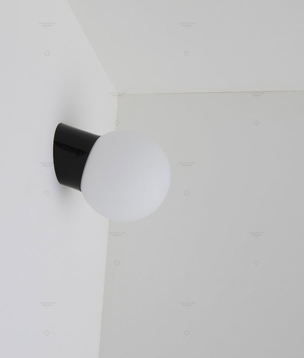 La Quincaillerie moderne - Applique / plafonnier "Bauhaus", noir opaline blanche