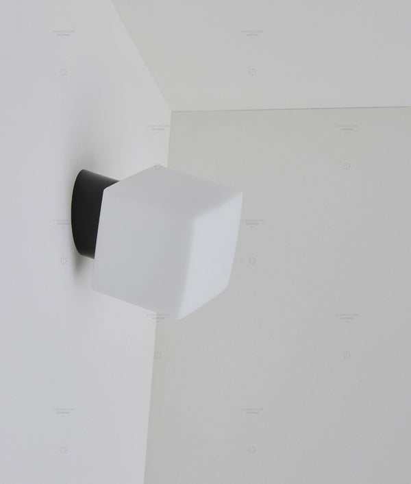 La Quincaillerie moderne - Applique / plafonnier "Bauhaus", noir opaline blanche
