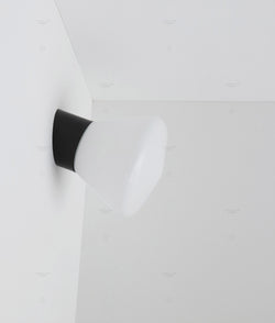 Applique "Bauhaus" inclinée noire, verrerie opaline pointe 