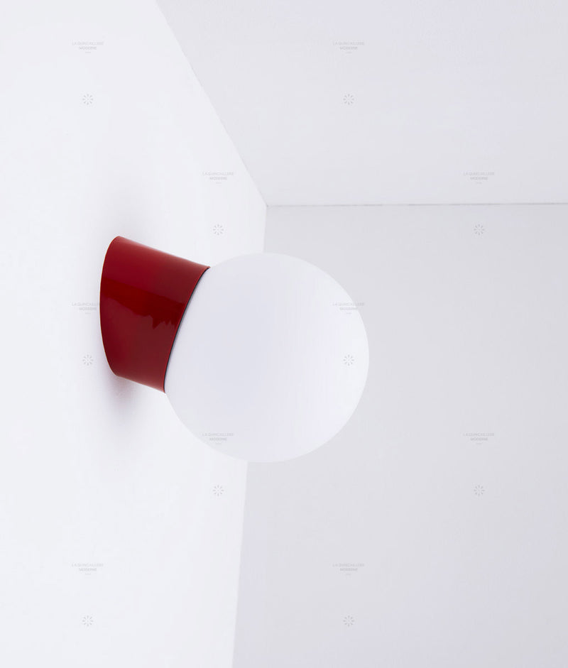 La Quincaillerie moderne - Applique / plafonnier "Bauhaus", rouge coquelicot opaline blanche