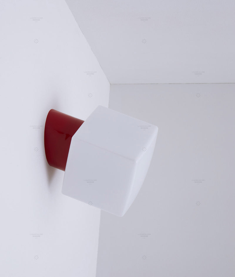 La Quincaillerie moderne - Applique / plafonnier "Bauhaus", rouge coquelicot opaline blanche