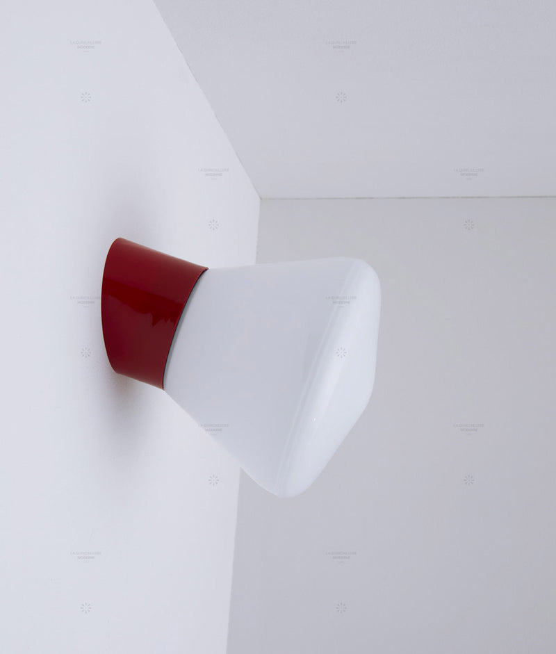 La Quincaillerie moderne - Applique / plafonnier "Bauhaus", rouge coquelicot opaline blanche