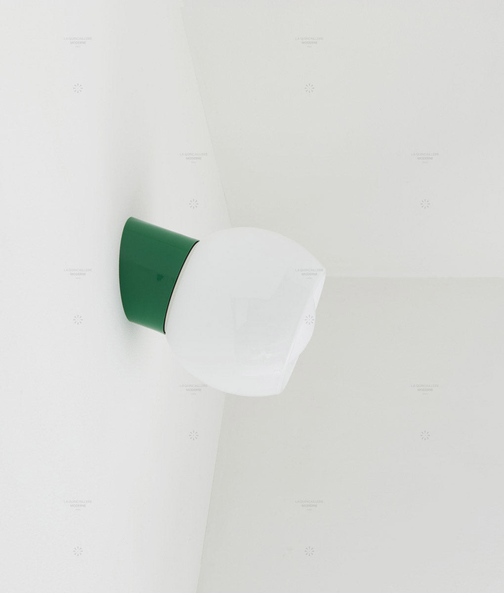 La Quincaillerie moderne - Applique / plafonnier "Bauhaus", vert prairie opaline blanche
