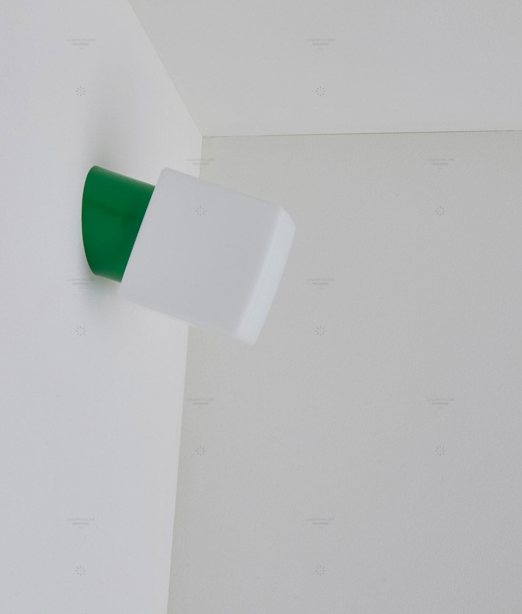 La Quincaillerie moderne - Applique / plafonnier "Bauhaus", vert prairie opaline blanche