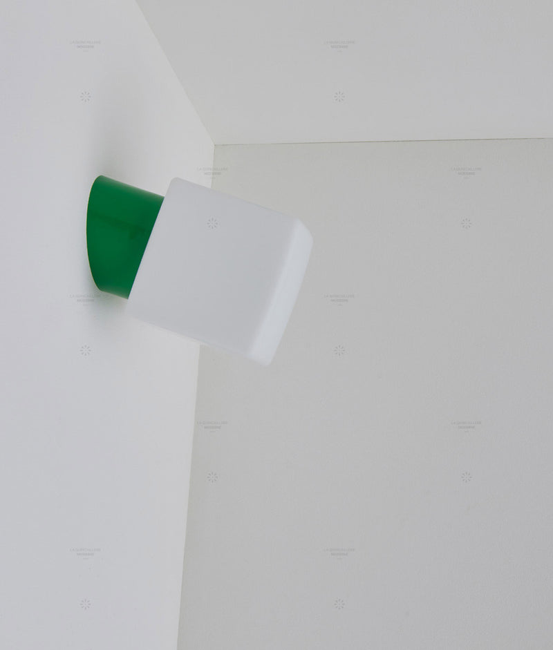 La Quincaillerie moderne - Applique / plafonnier "Bauhaus", vert prairie opaline blanche