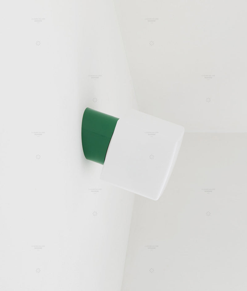 La Quincaillerie moderne - Applique / plafonnier "Bauhaus", vert prairie opaline blanche