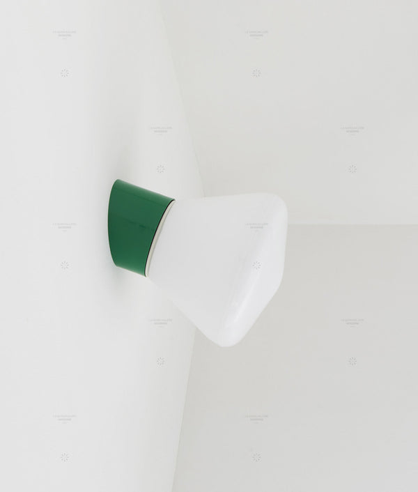 La Quincaillerie moderne - Applique / plafonnier "Bauhaus", vert prairie opaline blanche