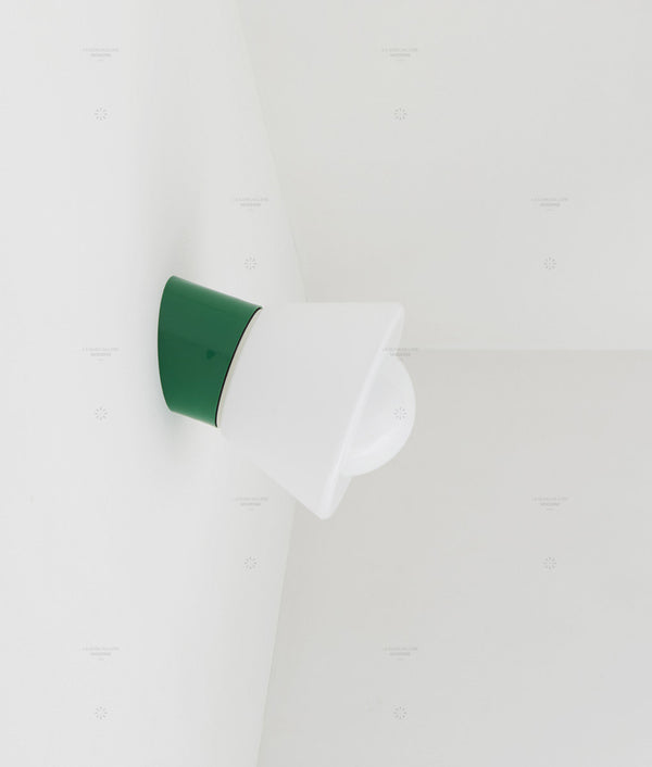 La Quincaillerie moderne - Applique / plafonnier "Bauhaus", vert prairie opaline blanche