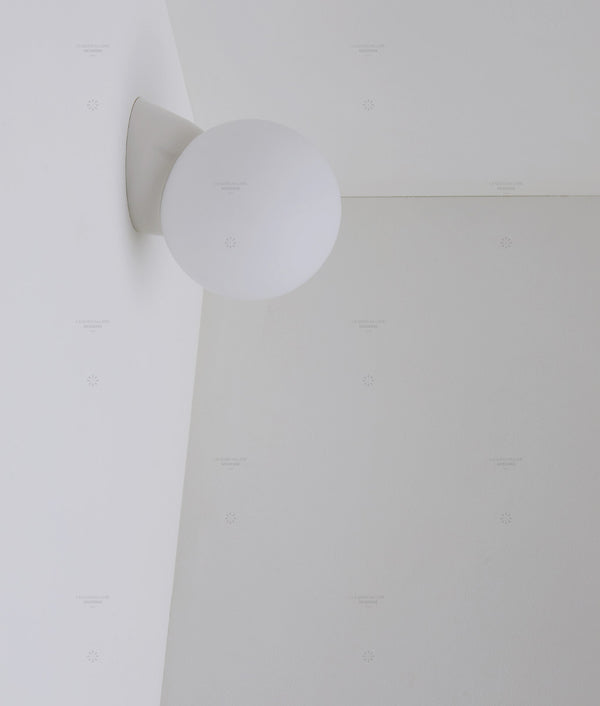 Applique "classique", boule opaline mate, petit modèle, blanc polaire, La Quincaillerie moderne