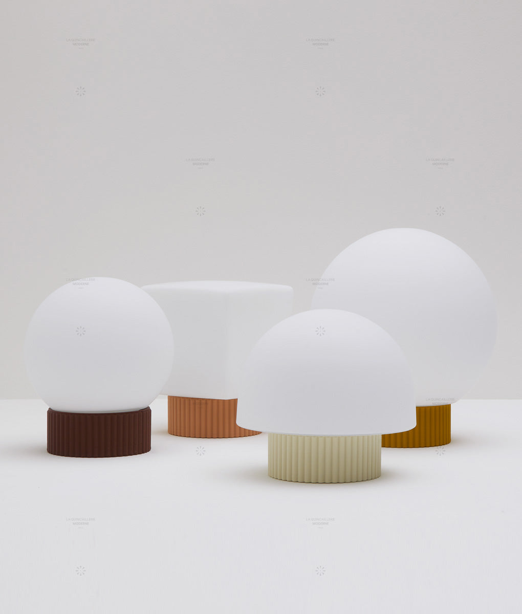 Appliques "Colonnade", base à fines cannelures