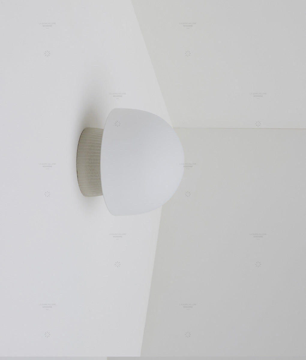 La Quincaillerie moderne - Applique en "Grège"en porceleine, verrerie opaline