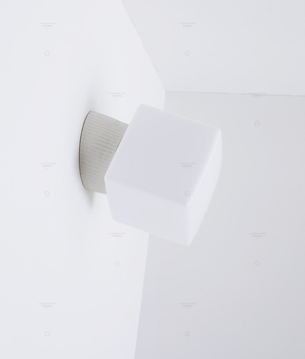 La Quincaillerie moderne - Applique "Grège" porcelaine, verrerie opaline