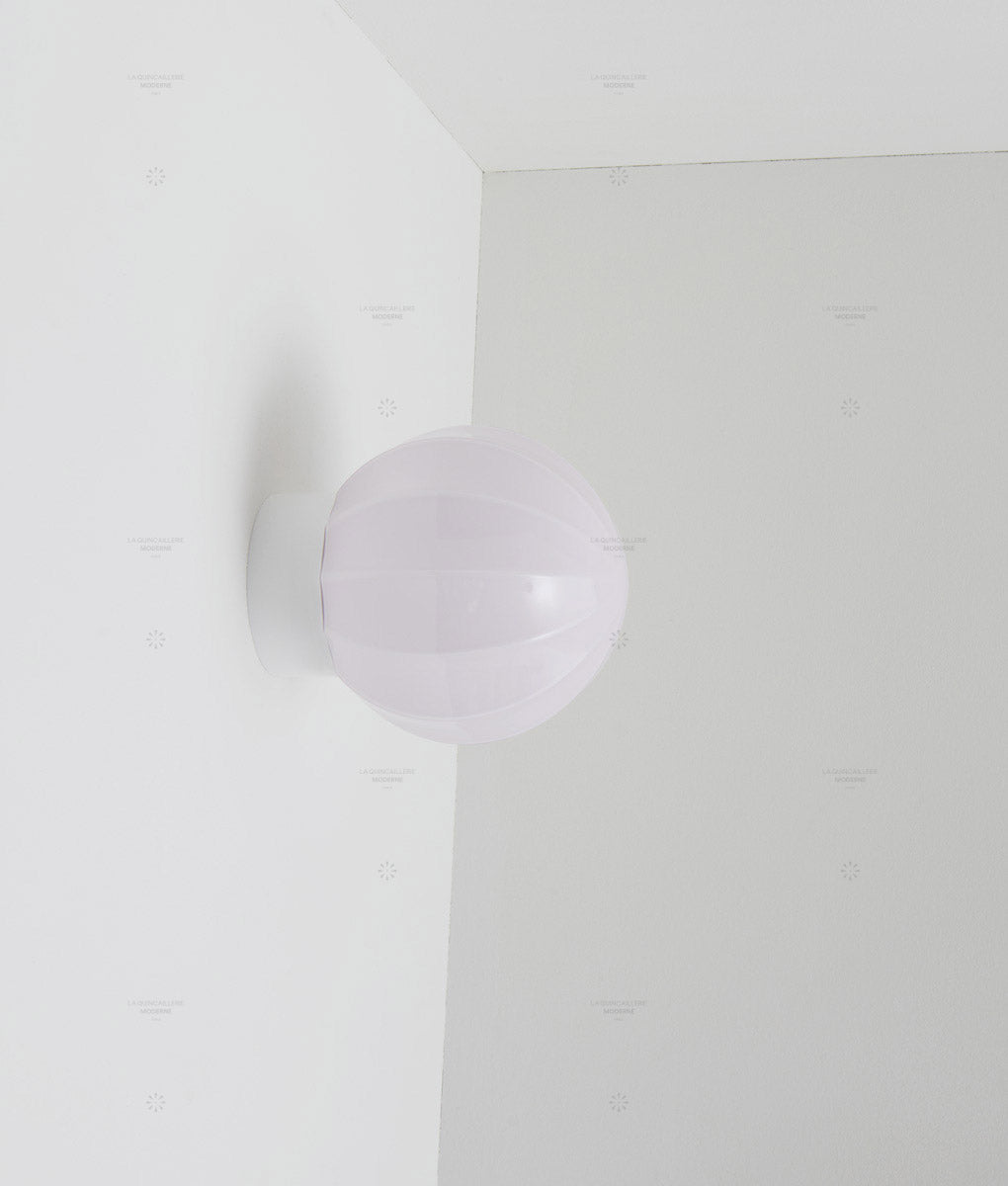 La Quincaillerie moderne - Applique "Movida" droite, blanc opaline rose très pâle