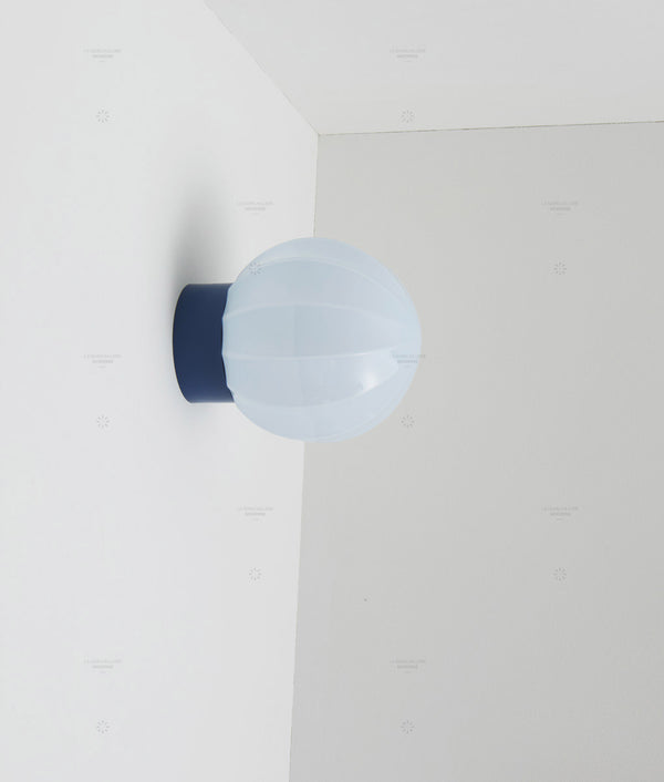 La Quincaillerie moderne - Applique "Movida" droite, bleu de prusse opaline bleu pâle