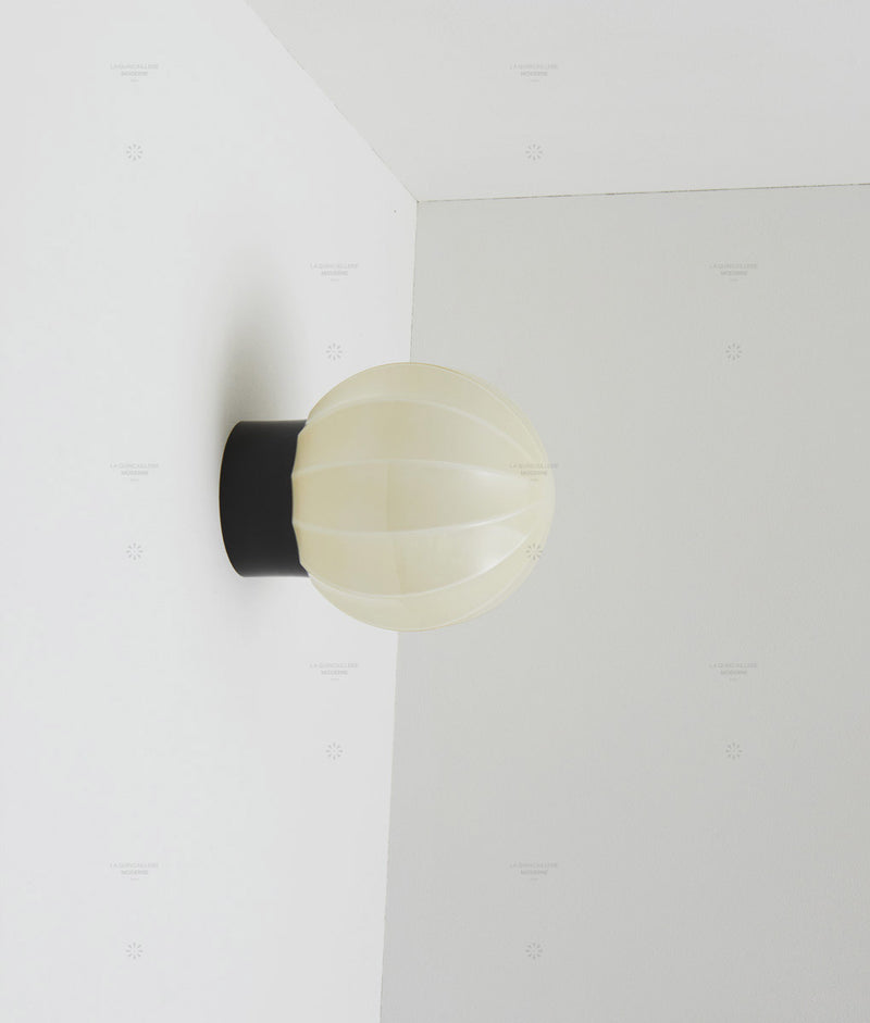 La Quincaillerie moderne - Applique "Movida" droite, noir opaline crème