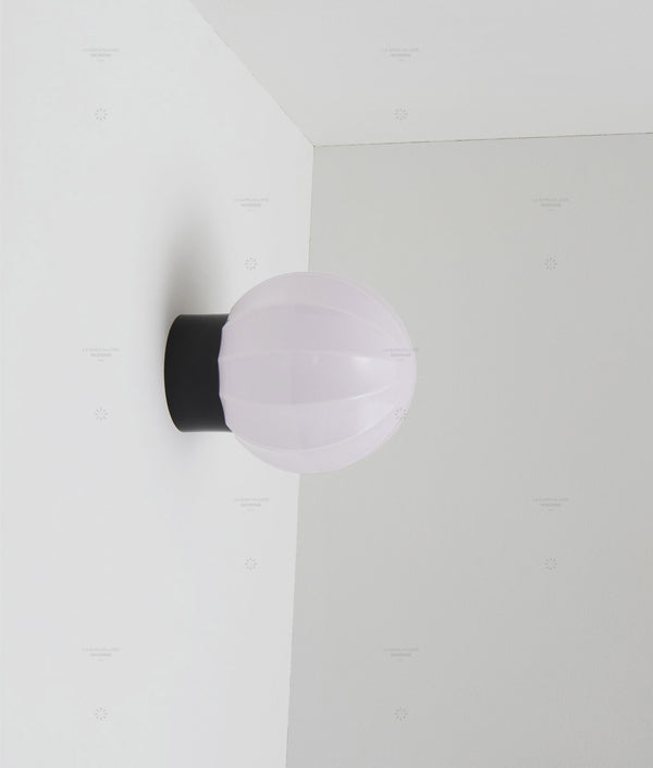 La Quincaillerie moderne - Applique "Movida" droite, noir opaline rose très pâle