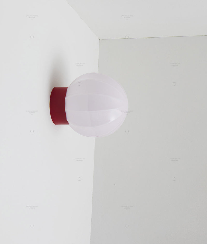 La Quincaillerie moderne - Applique "Movida" droite, rouge coquelicot opaline rose très pâle