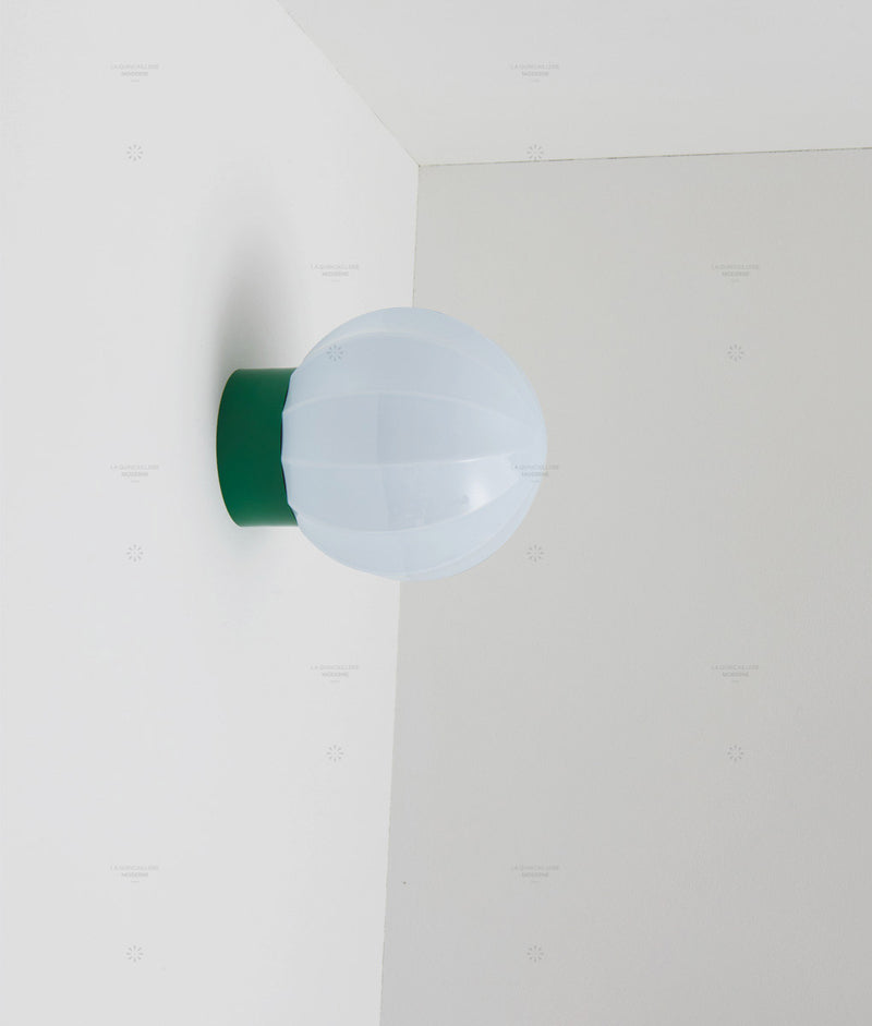 La Quincaillerie moderne - Applique "Movida" droite, vert prairie opaline bleu pâle