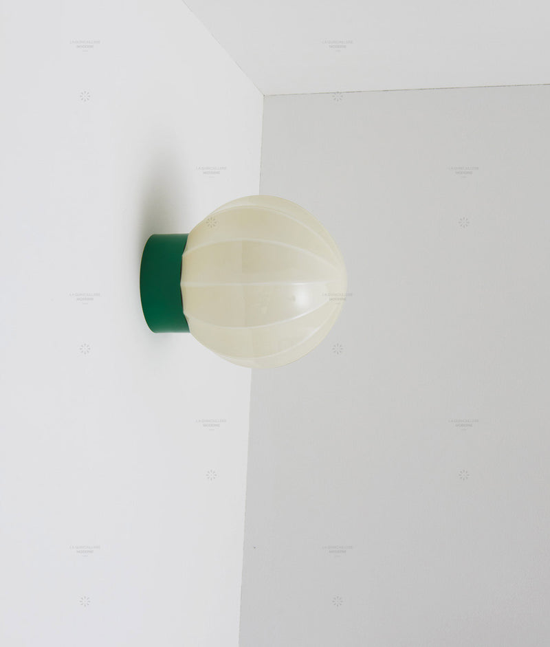 La Quincaillerie moderne - Applique "Movida" droite, vert prairie opaline crème