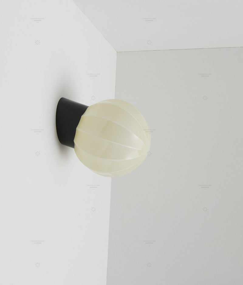 La Quincaillerie moderne - Applique "Movida" droite, blanc opaline blanche
