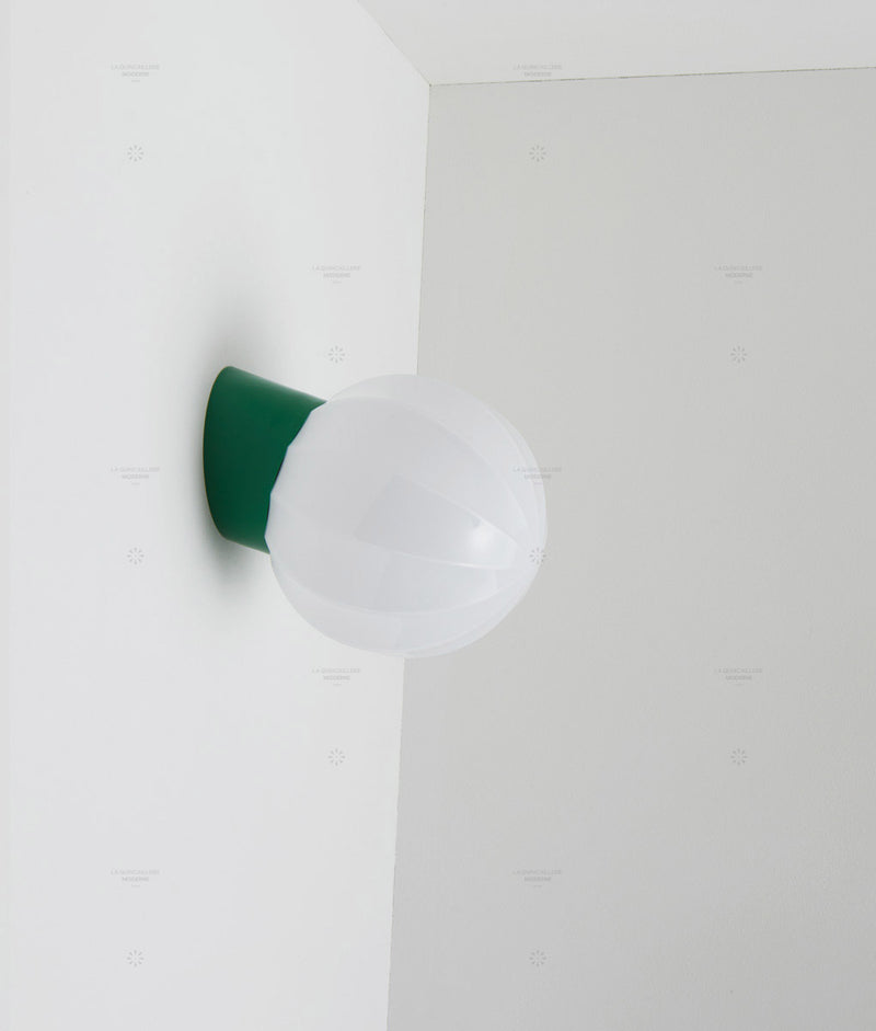 La Quincaillerie moderne - Applique "Movida" droite, blanc opaline blanche