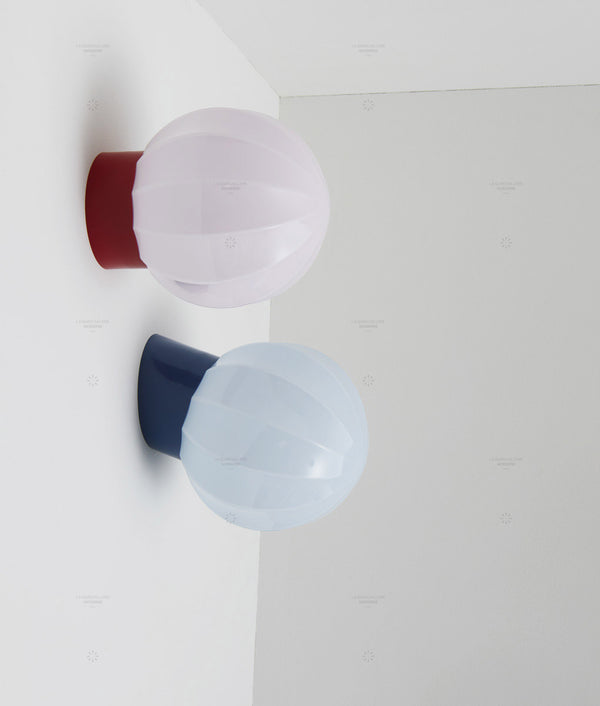 Applique inclinée en opaline « Movida »