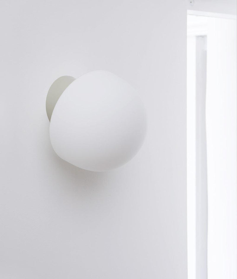 Applique "Bauhaus" inclinée, verrerie champignon mate