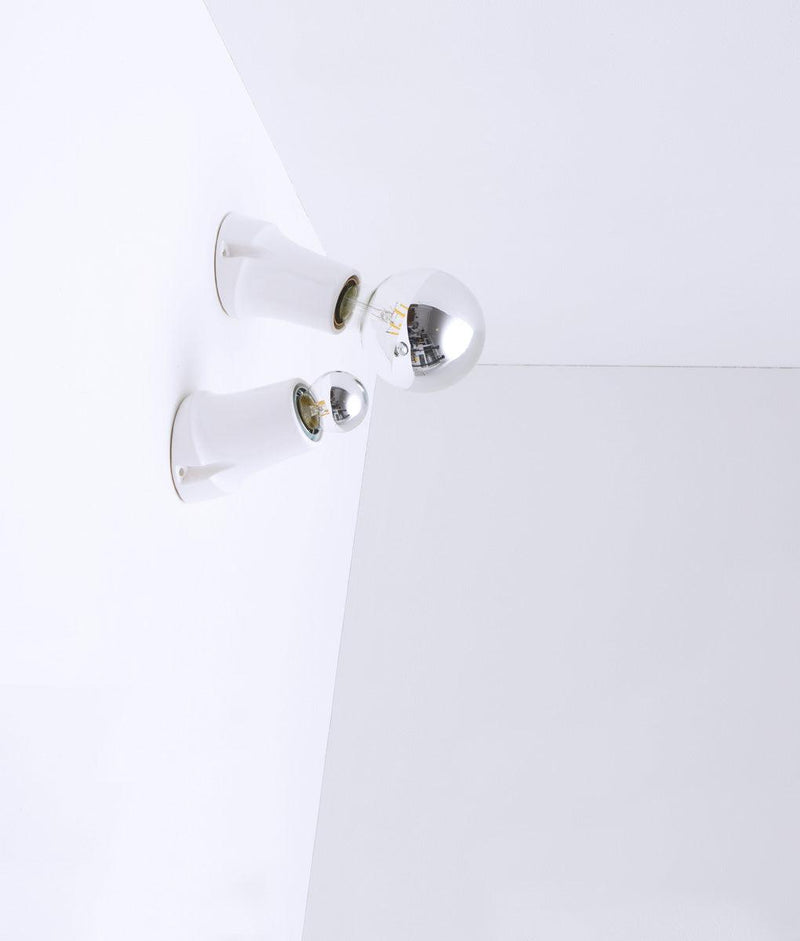 Porte ampoule inclinée en porcelaine blanche