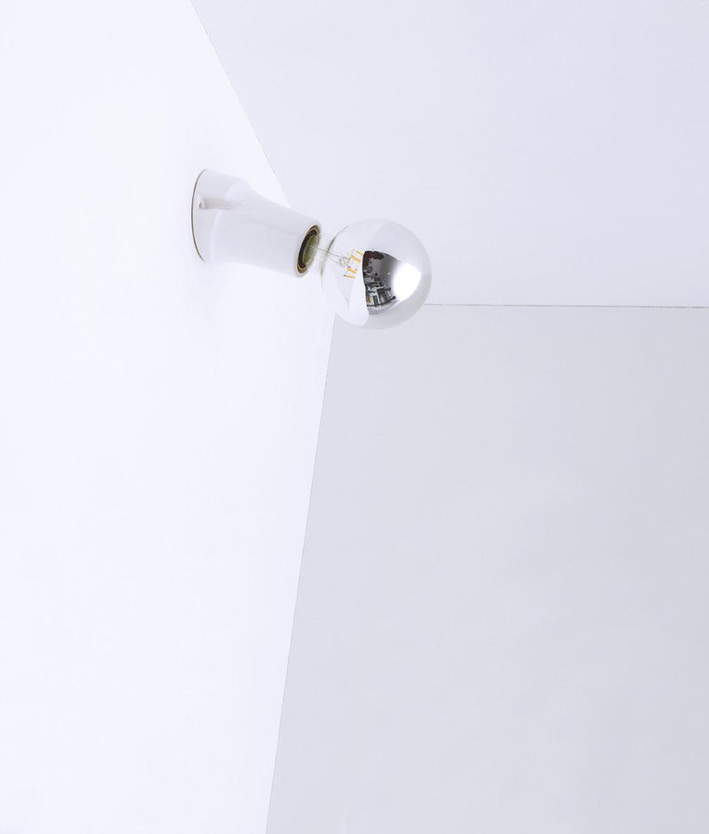 Porte ampoule inclinée en porcelaine blanche